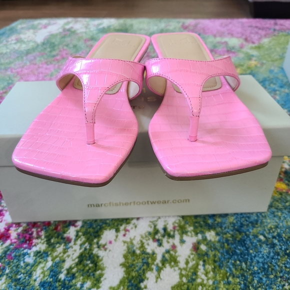 Like New - Marc Fisher - Pink Slides / Sandals kitten heels 👠 - Picture 5 of 12